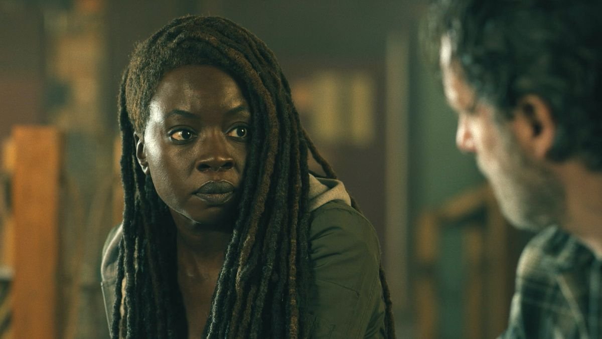 Michonne looks at Rick with worry in The Ones Who Live episode five