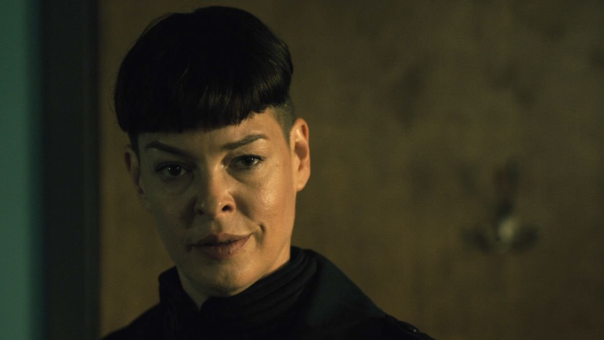 Close up image of Pollyanna McIntosh as jadis in the walking dead the ones who live, Jadis meets her death in the series