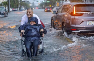 Stalled cars in flooded streets leave South Florida looking like a scene from a zombie movie – Russellville Courier