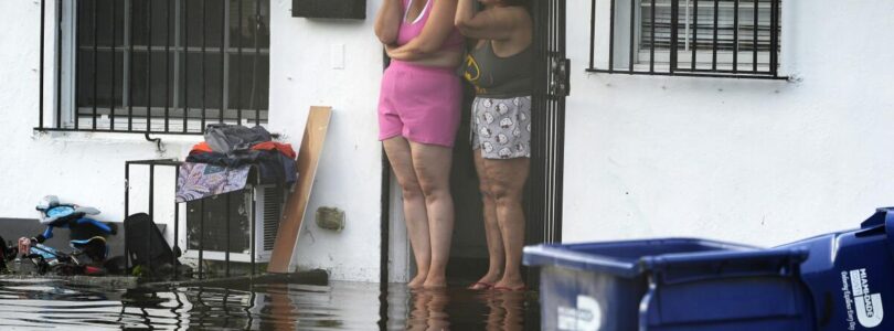 Stalled cars in flooded streets leave South Florida looking like a scene from a zombie movie – Los Angeles Times