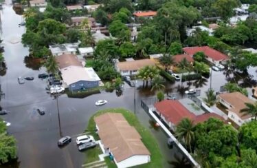 Florida flash floods overwhelm airports and fill streets with abandoned cars – Fortune