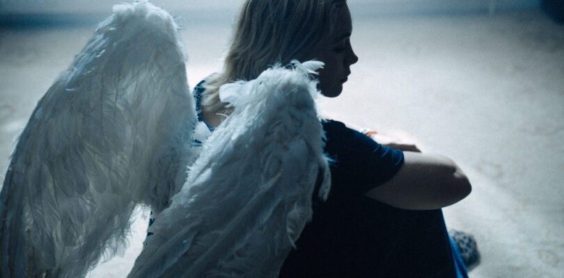Florence Pugh Stars In YUNGBLUD’s Zombie Music Video | LATF USA NEWS