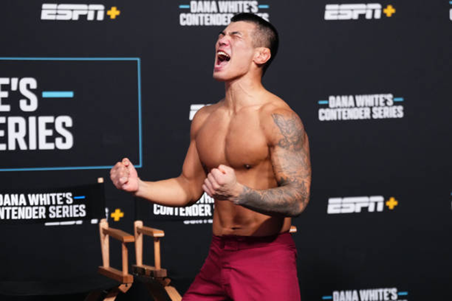 Ko Seok-hyun is thrilled when he was notified of his UFC contract by Dana White, chairman and CEO, after winning the welterweight in the 84th week of the Nevada Enterprise Contender Series season in September 2024. Photo = TKO