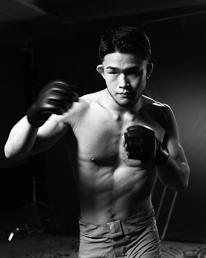 Park Jae-hyun, a student of the director of the Korean Zombie MMA Jung Chan-sung, is taking a profile picture of the quarterfinals of the Road to UFC season 4 lightweight tournament at the Chinese Performance Institute Shanghai in May 2025. Photo = TKO