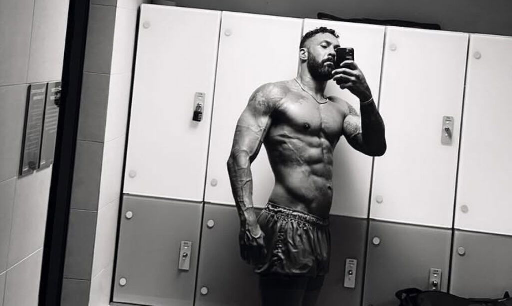 ‘28 Years Later’ Train Scene Gave Alpha Zombie Actor More Injuries Than His MMA Career 4 Chi Lewis-Parry posing in a shirtless image on Instagram