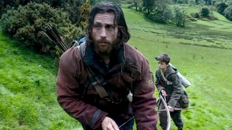 Jamie leads Spike on a hunt in 28 Years Later