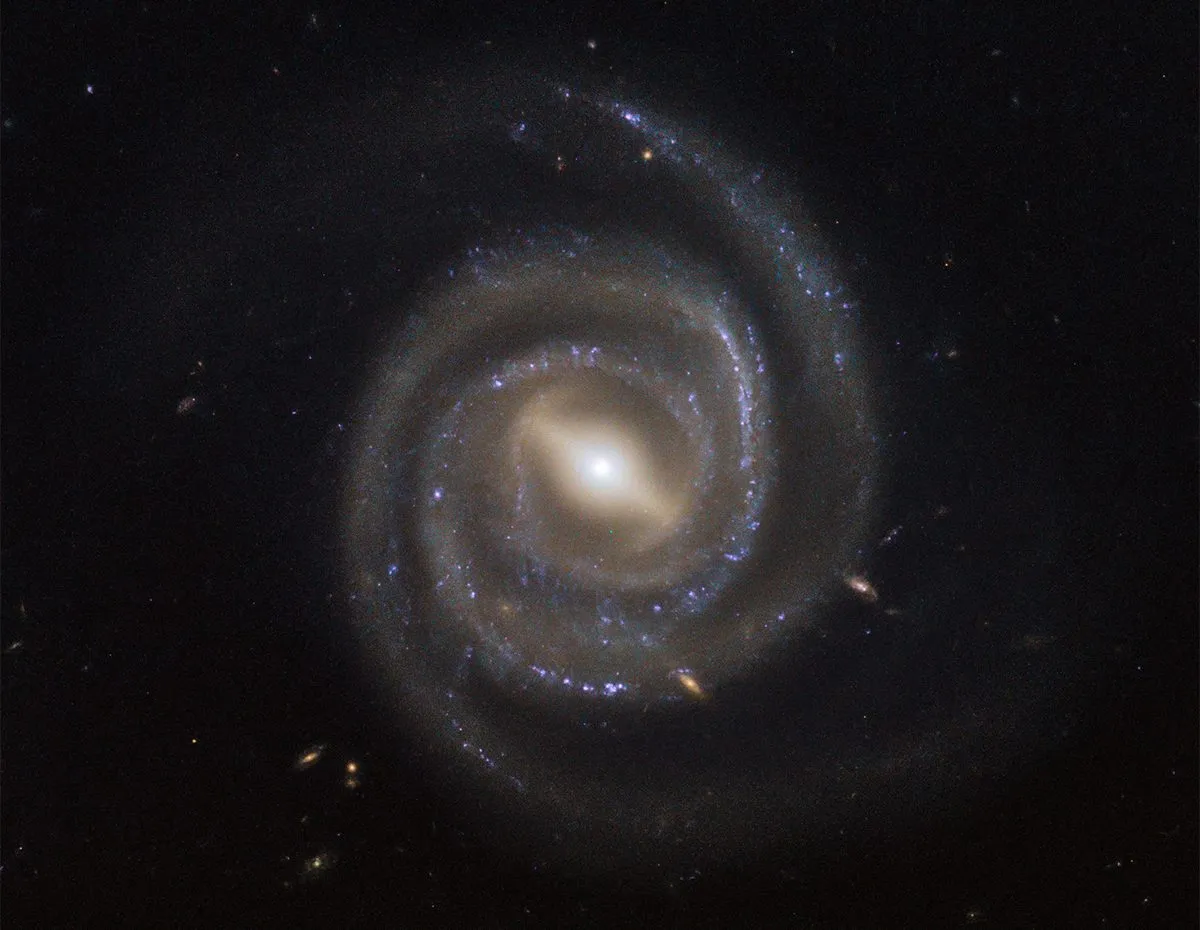 hPt8mx7cVc3gRpd5gXEVek-1024-80jpeg - Zombie Gaming Active black holes shine brightly at the centres of galaxies. Credit: ESA/Hubble