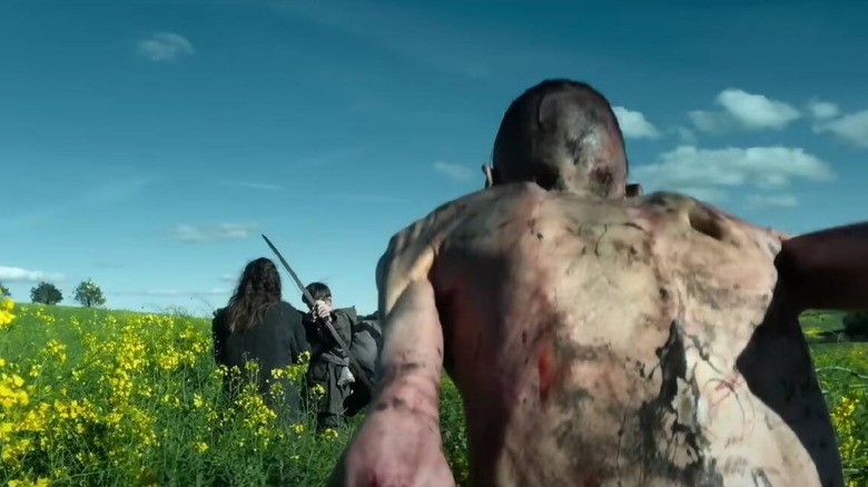 An Infected (who is not Jim) hunts Isla and Spike in 28 Years Later